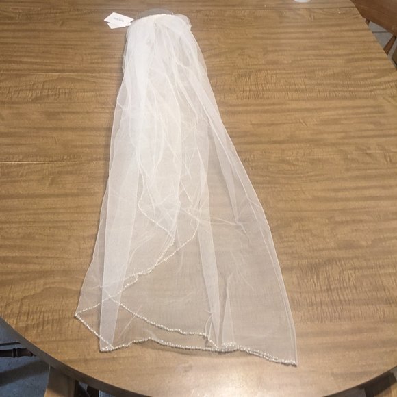 David's Bridal Pearl and Bead Veil V563 Ivory - Picture 10 of 15